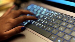 Survivors-of-online-sexual-abuse-in-the-US-face-legal-gaps-and-inaction-by-tech-companies-new-report-finds
