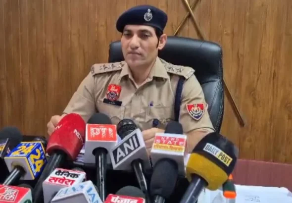 Gurugram-Police-detain-13-suspected-Bangladeshi-nationals-for-illegal-stay-1063x700 (1)