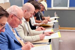 Religious-scholars-signing-an-appeal-requesting-an-end-to-Chairman-Lees-detention-696x464
